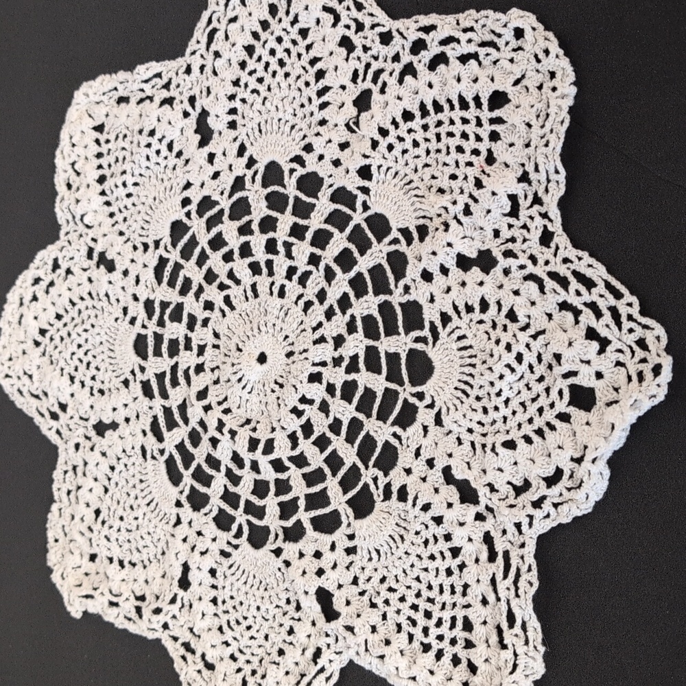 Vintage Lace  Doilies Grouping Of 12